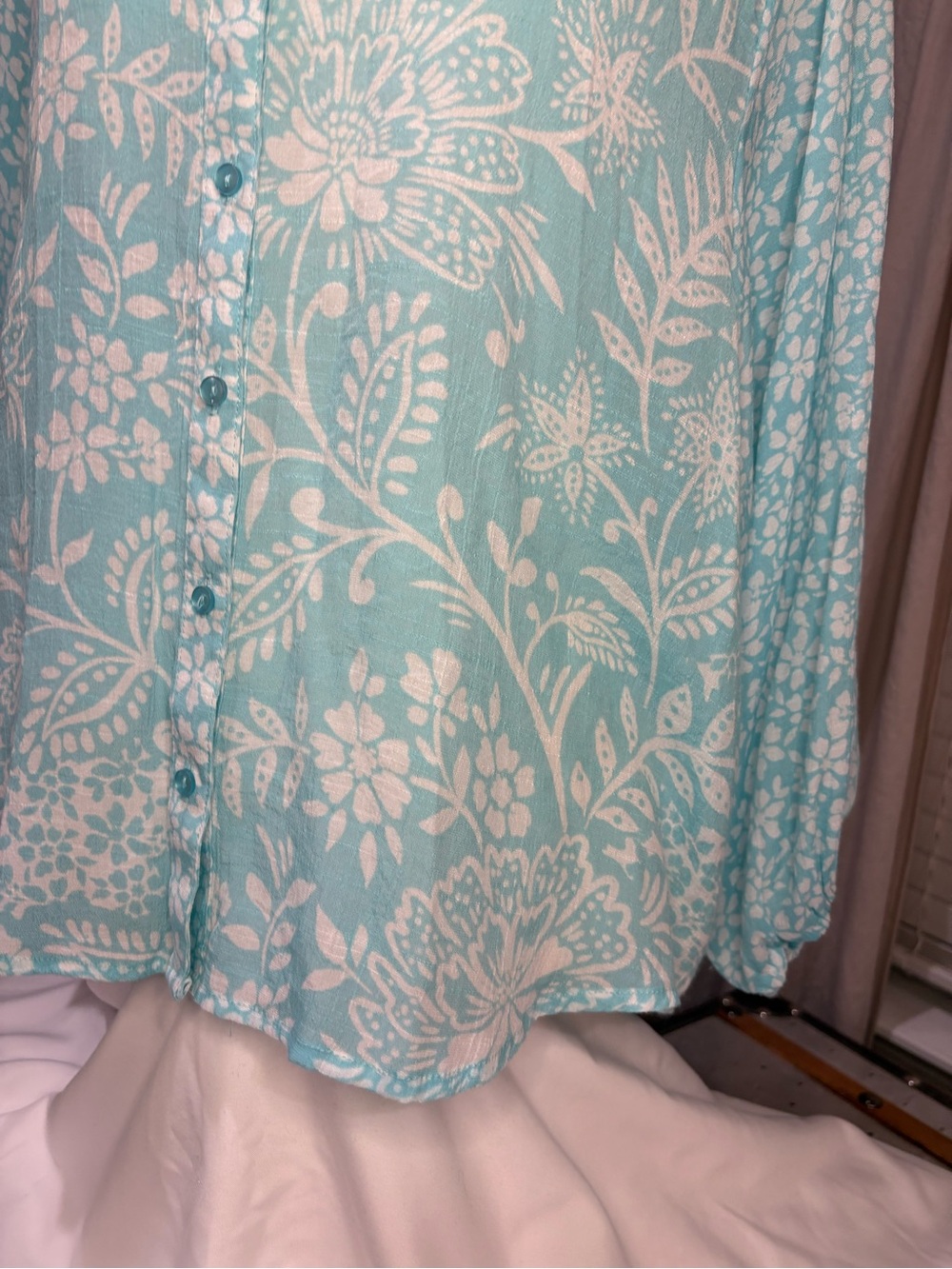 Zac & Rachel Women's Blue/White Floral V-Neck Button Front Blouse, M - Picture 7 of 12